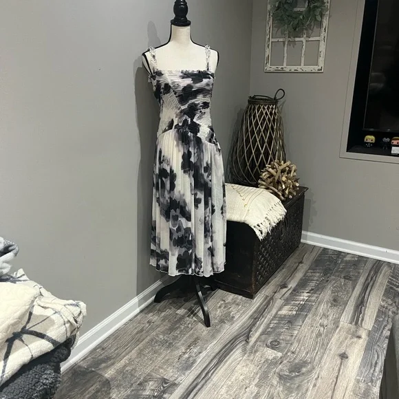 Free People Monochrome Floral Midi Dress - Picture 2 of 6